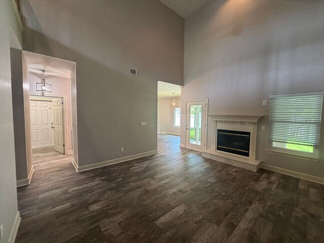 Building Photo - 826 Boulevard of the Champions