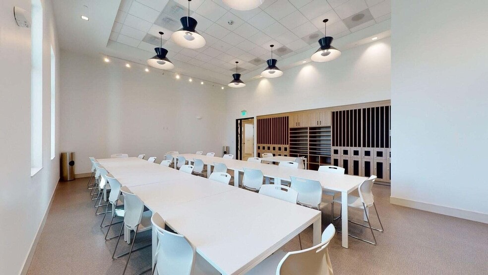 Building Photo - 16124 Key Biscayne Ln