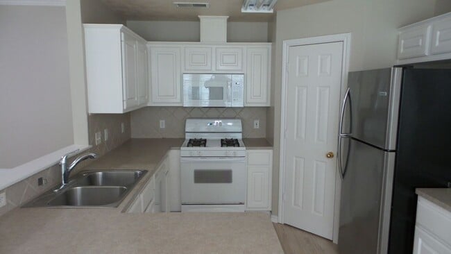 Building Photo - 1305 Remington Ct