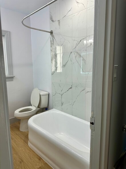 Building Photo - 1050 S Hayworth Ave