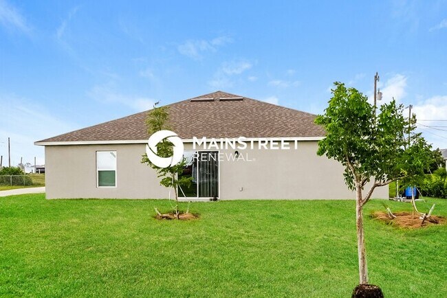Building Photo - 4 Bedroom Pet-Friendly Home in Cape Coral, FL with Main Street Renewal