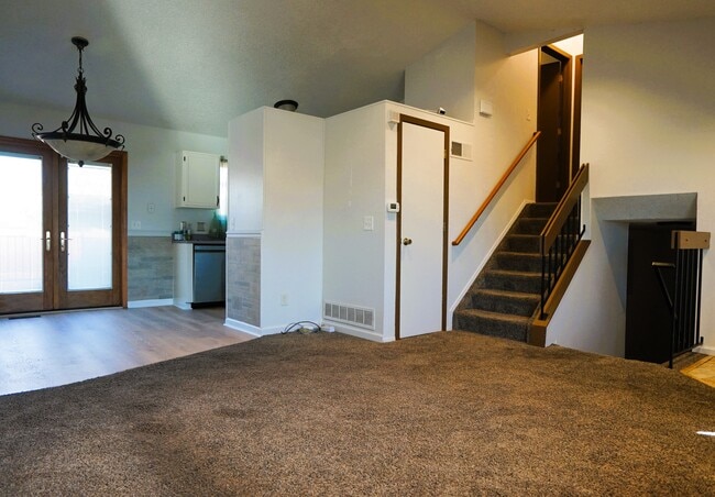 Building Photo - 3525 E 97th Pl
