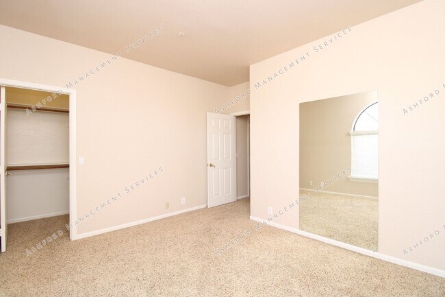 Building Photo - BEAUTIFUL 4 BEDROOM + LOFT ON CULDESAC WITH POOL/SPA