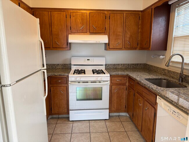 Building Photo - 4 Elmwood St