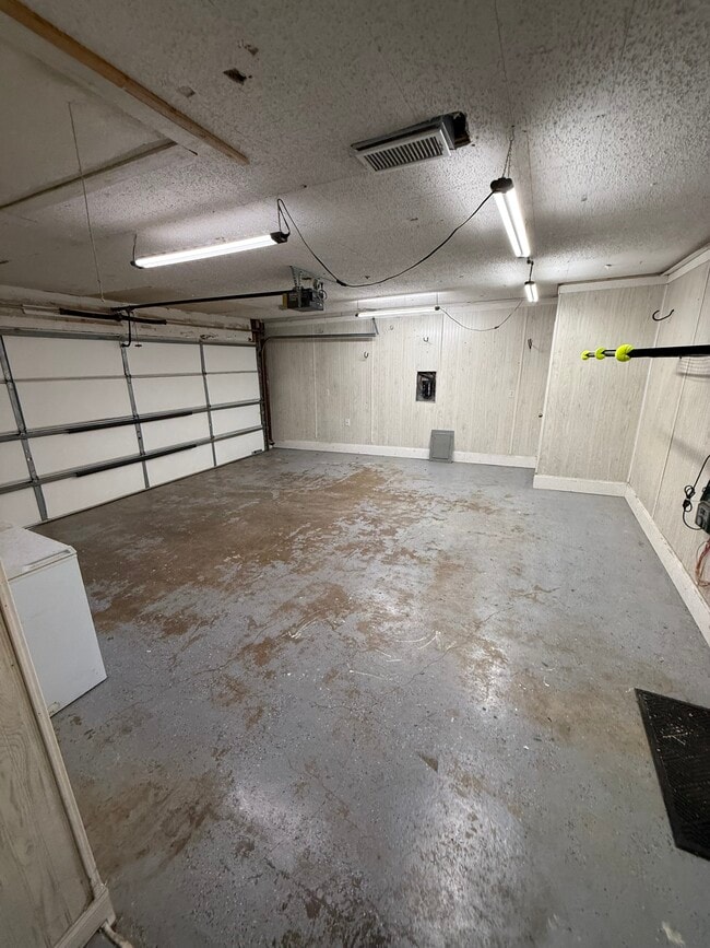 Building Photo - 207 E Kimbrough St