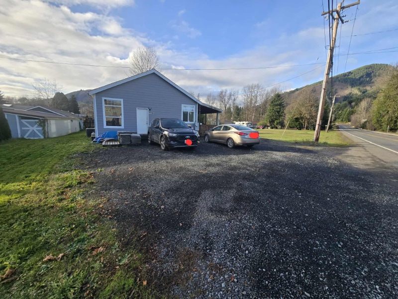 Building Photo - 757 Main Ave