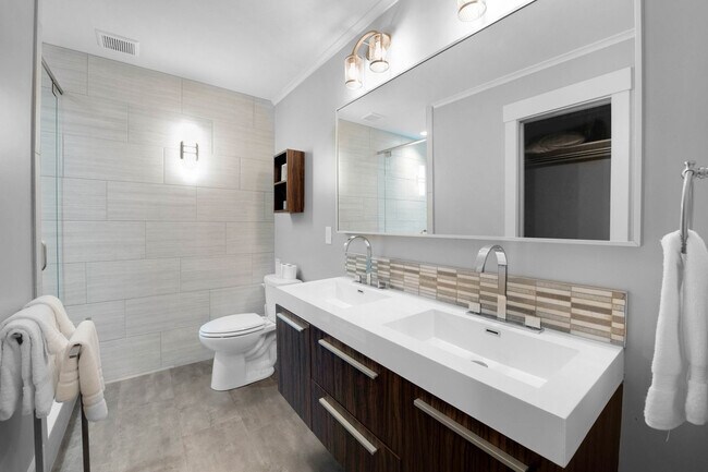 Building Photo - 135 Misty Cove Ln
