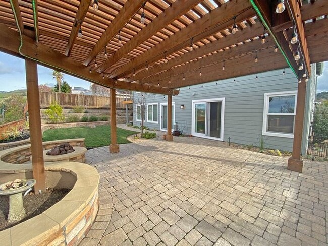 Building Photo - 6279 Skywalker Dr