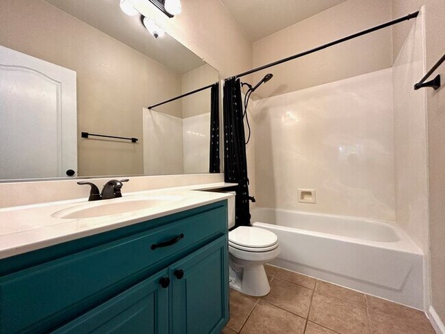 Building Photo - Gated Community! Beautiful 3bd/2.5bth in Folsom