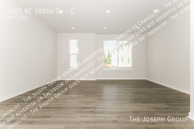 Building Photo - 1202 NE 180th St