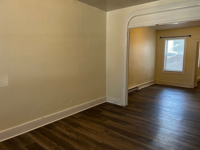 Building Photo - 512 W Orange St