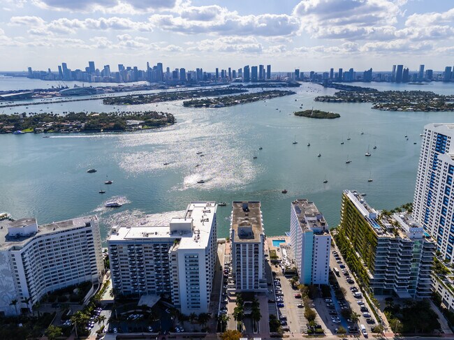 Building Photo - 1228 West Ave