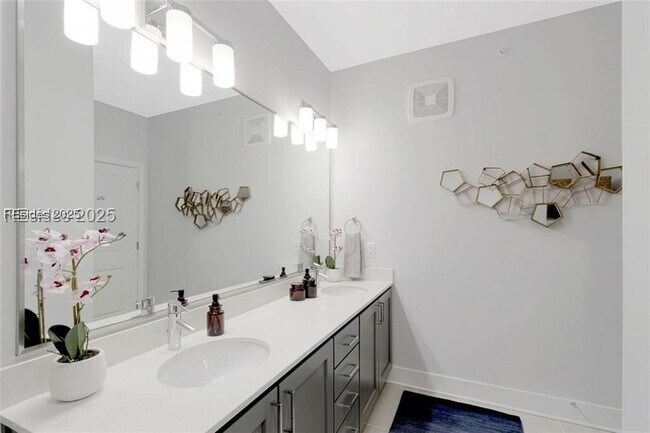 Building Photo - 55 Gardner Dr