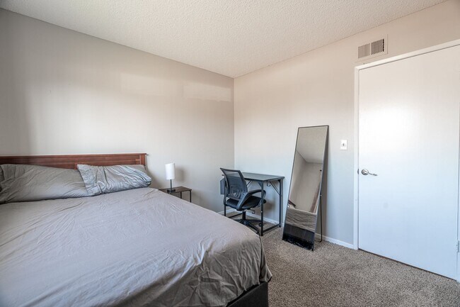 Building Photo - Furnished 4BR Oceanside Retreat w/ Pool Table, Home Gym & Utilities Included