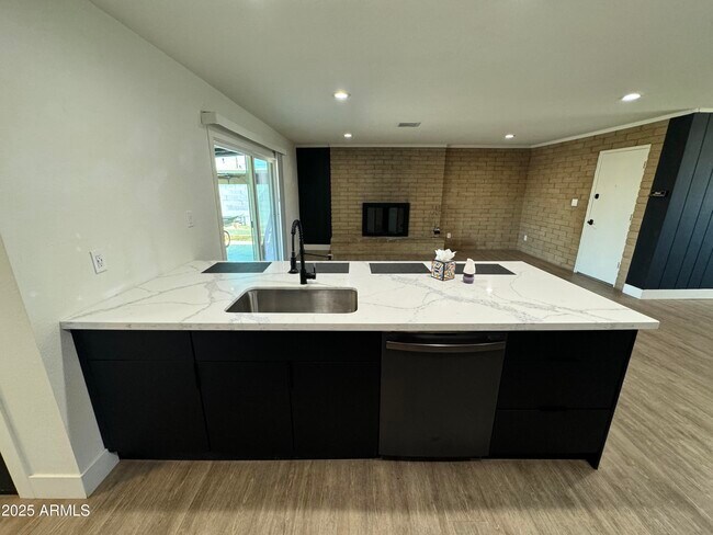 Building Photo - 2115 S Stanley Pl