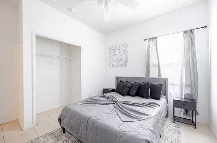 Building Photo - 1005 Corvina Dr