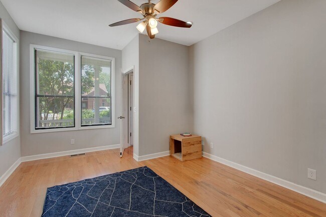 Building Photo - Charming 2 Bed 2 Bath Home on Historic Rus...