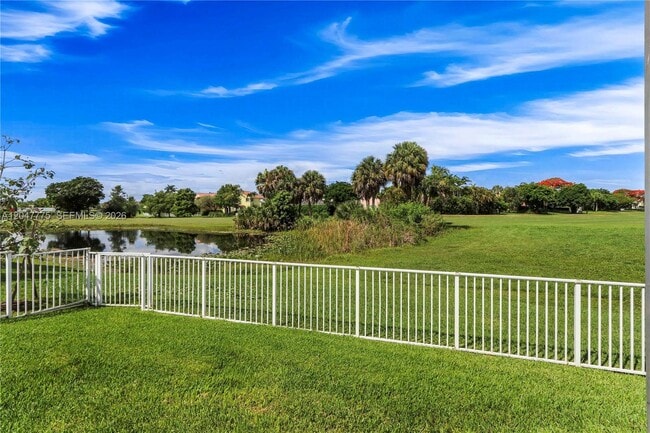 Building Photo - 1530 Lacosta Dr W