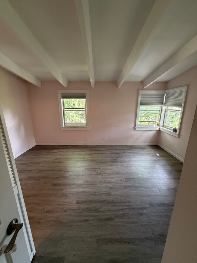 Building Photo - 2148 W Rosemont Ave