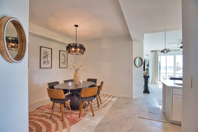 Building Photo - Seasonal Short-Term 3 Bedroom 2 Bathroom First Floor Condo located in Wellen Golf & Country Club!