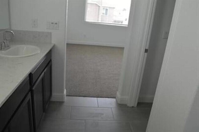 Building Photo - 2447 Quesada Dr