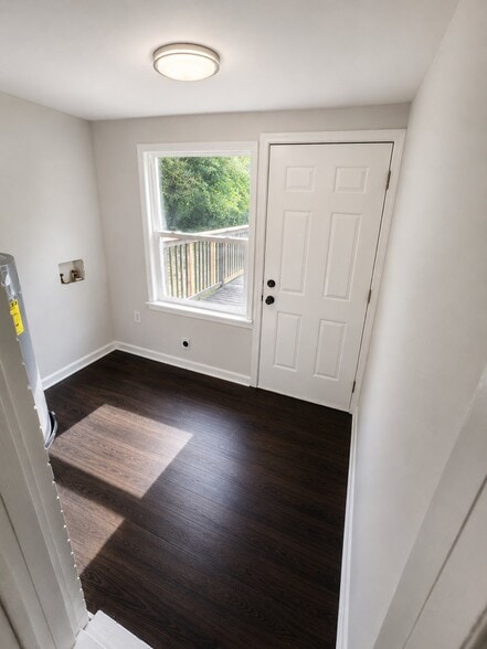 Building Photo - 1411 Stansfield Dr