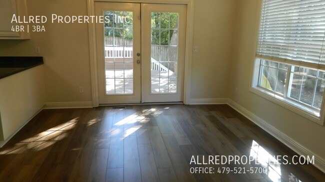 Building Photo - Spacious 4 Bed, 2.5 Bath Home in Prime Fayetteville Location With Lawn Care Included!