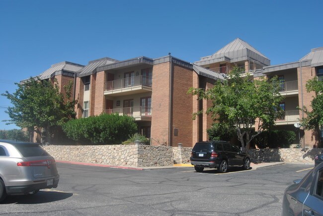 Building Photo - 4433 N Stanton St