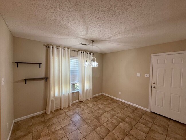 Building Photo - Home for Rent in Benton