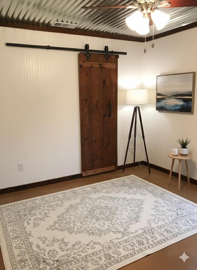 Building Photo - 601 Live Oak St