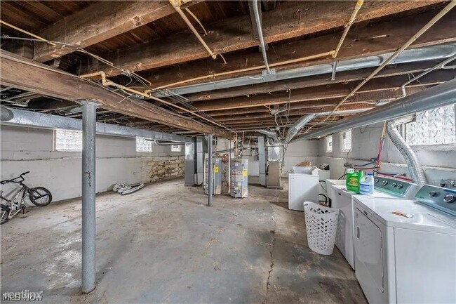 Building Photo - 3 br, 1 bath Duplex - 10518 Crestwood Aven...