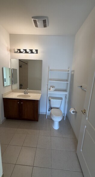 FULL BATH - 2411 Ramapo Ct