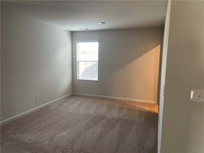 Building Photo - 240 Summerwood Ln