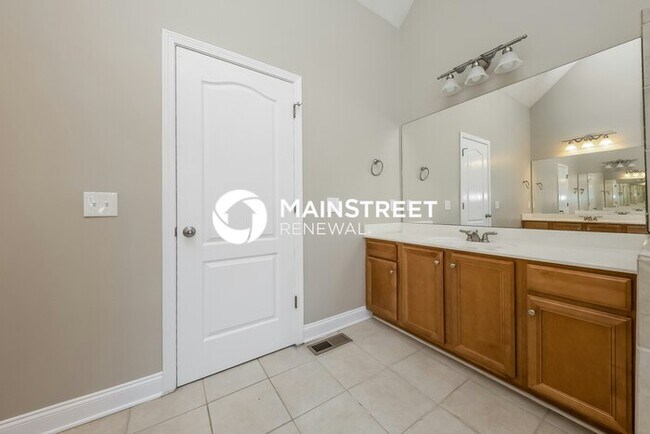 Building Photo - 4 Bedroom Pet-Friendly Home in Douglasvill...