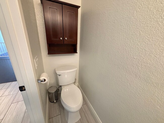 Building Photo - Updated 2 Bedroom home in Fullerton