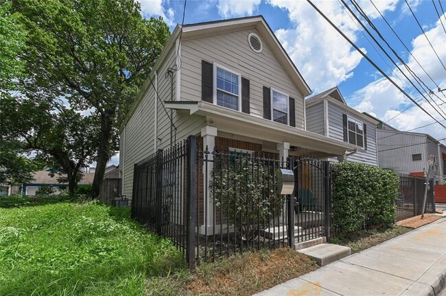 Building Photo - 1004 Ruthven St