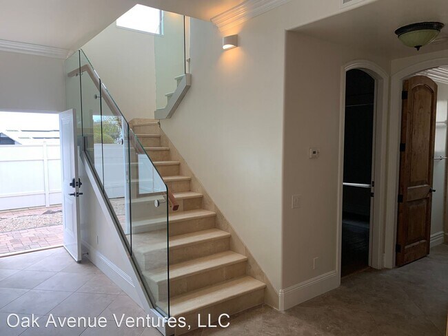 Building Photo - 3 br, 2 bath House - 1206 Oak Avenue
