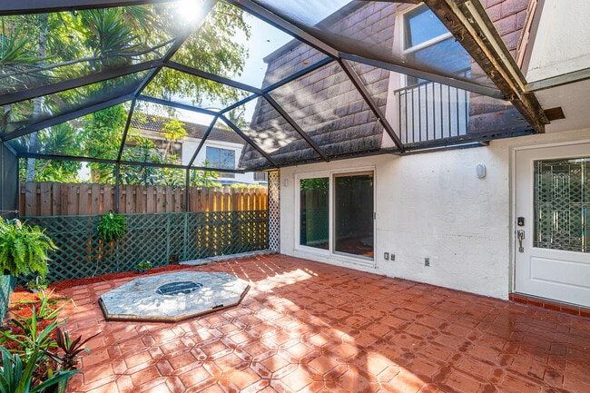 Building Photo - 7536 Courtyard Run E