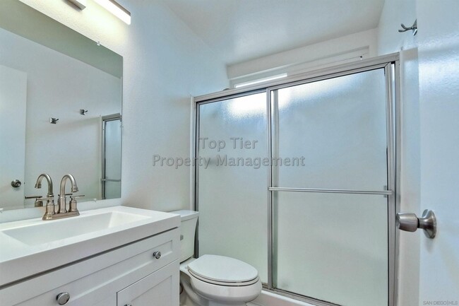 Building Photo - ***Beautiful 6 bed / 3 bath / 2,113 sqft H...