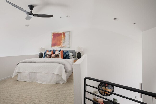 Building Photo - Stunning Two Bedroom Condo in Prime Neighborhood - Please Contact for Showing Availability!