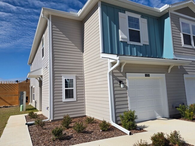 Building Photo - 3 bedroom 2.5 Bath in Tara Baywood