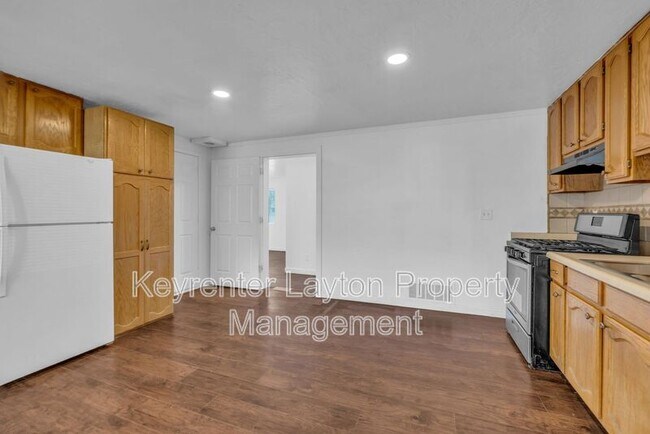 Building Photo - 775 N Diamond St