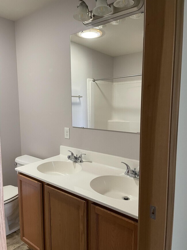 Building Photo - 2650 Millstone Dr