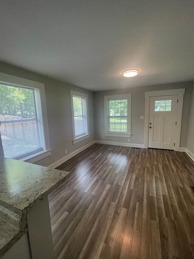 Building Photo - 419 Cumberland Dr