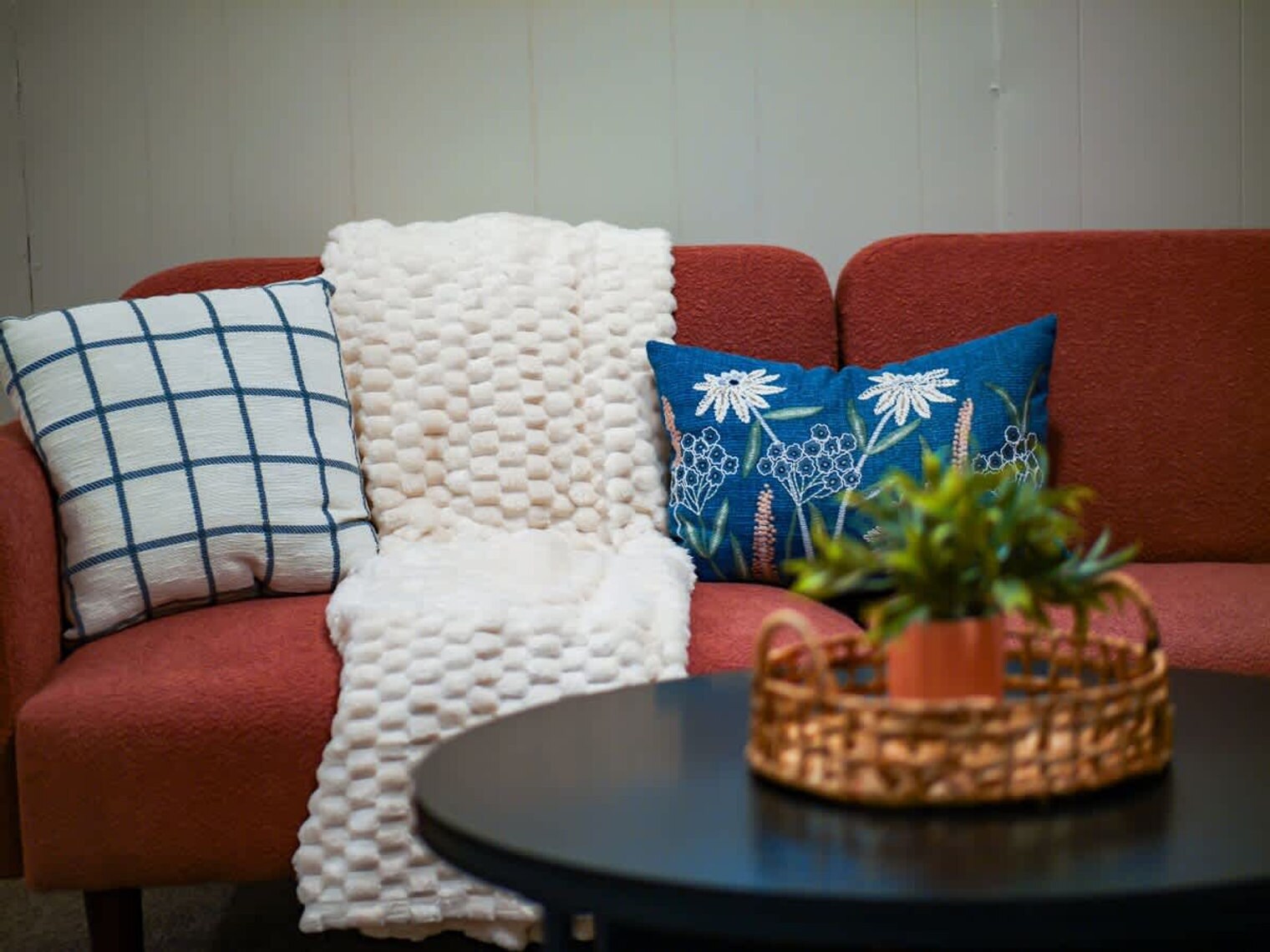 Building Photo - 5012 Hollyview Dr