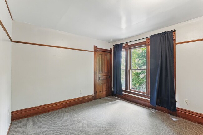 Building Photo - 116 N 4th St