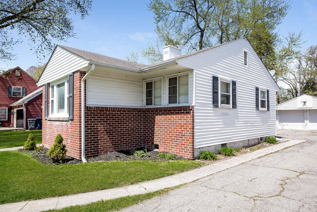 Building Photo - 3 bed 2 bath in Noblesville with fenced in...