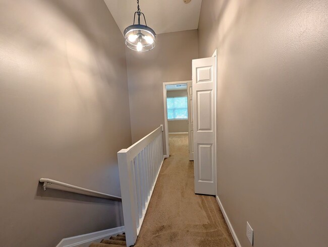 Building Photo - Charming, townhome located in the Bennington Place Community in Charlotte!