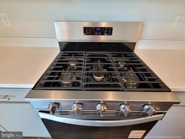 Building Photo - 762 Union St