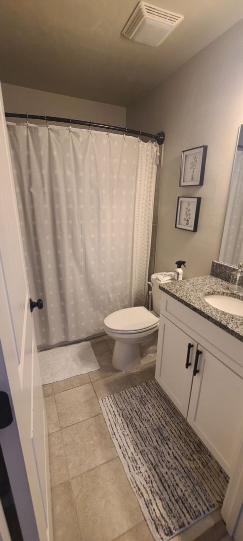 Building Photo - Beautiful 3BR/2BA home with large fenced-i...
